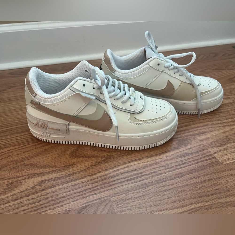 Air Force 1, White and Tan shadowed, size 8